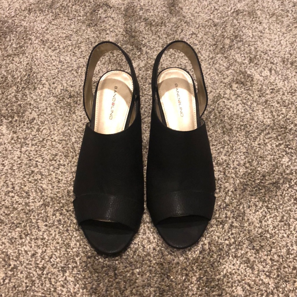 Bandolino Black Wedges!